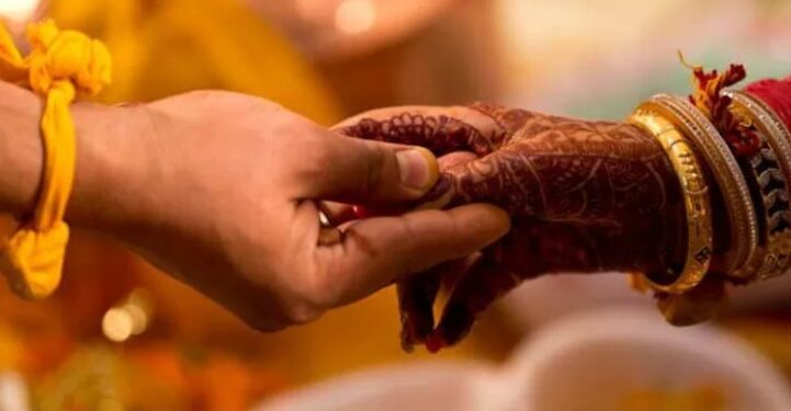 এগৰাকী বিবাহিত মহিলাৰ সৈতে চুবুৰীয়াৰ প্ৰেম, ভাতৃৰ সৈতে লগ হৈ ভয়ানক পৰিকল্পনা…