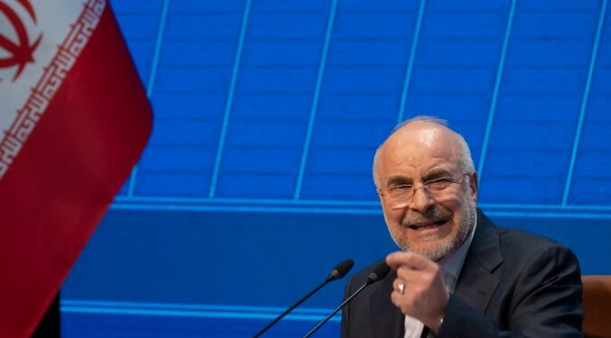 পাকিস্তানৰ সৈতে বৈঠকৰ পূৰ্বে মিনাব আক্ৰমণৰ দুখজনক ফটো শ্বেয়াৰ ইৰাণৰ অধ্যক্ষৰ