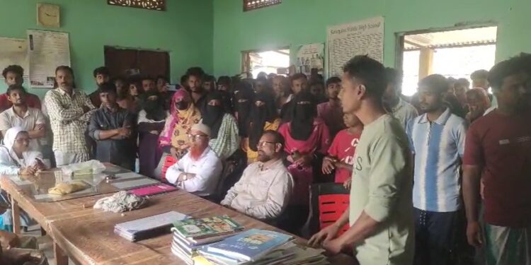 ৪৩ গৰাকীৰ ভিতৰত ৪১ গৰাকী ছাত্ৰ-ছাত্ৰীয়ে কৰিলে ফেইল, শিক্ষক-শিক্ষয়িত্ৰীক ঘেৰাও অভিভাৱকৰ