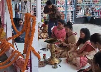 উচুপি উচুপি প্ৰিয়তমলৈ বুলি এগচি চাকি, হাতত নাহৰ ফুল লৈ মুগাৰ সাজযোৰ পিন্ধি প্ৰিয় পুৰুষজনৰ কাষত গৰিমা