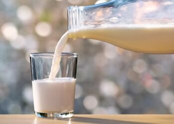 অত্যাধিক গাখীৰ সেৱন কৰাটোও স্বাস্থ্যৰ পক্ষে হ’ব পাৰে ক্ষতিকাৰক,  জানক এই ১০ পাৰ্শ্বক্ৰিয়া