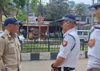 কমেডি শ্ব’ উপভোগ কৰি অহাৰ পিছতেই ঘটিল ভয়ংকৰ ঘটনা! ১৮ ছেকেণ্ডৰ পিছতে আৰক্ষীৰ উপস্থিতি, চালকৰ পলায়ন