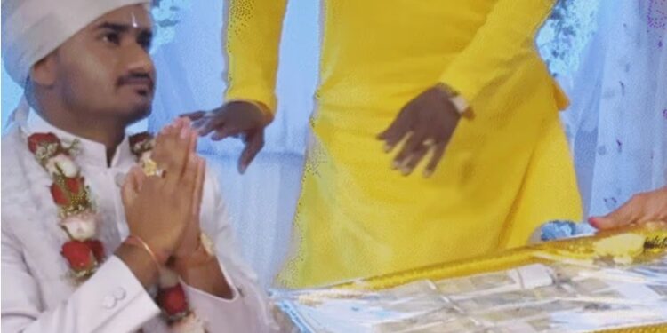 ৫০ লাখ টকাৰ যৌতুক দিয়াৰ পিছত এই কাম কৰি আদৰ্শ দেখুৱালে দৰাপক্ষই