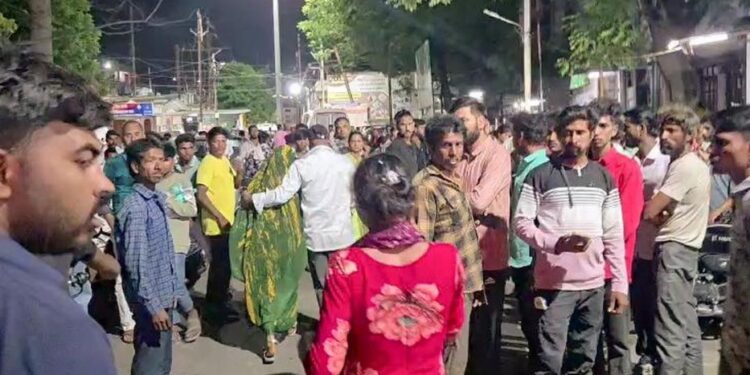 দেশ কঁপোৱা ভয়ংকৰ পথ দুৰ্ঘটনা, প্ৰাণ হেৰুৱালে ১৬ জনকৈ লোকে