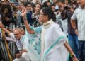বংগত ইভিএম ষ্ট্ৰং ৰুমক লৈ বিতৰ্ক: ১০ বাৰ খোলাৰ অভিযোগত নিলম্বিত ৬ বিষয়া
