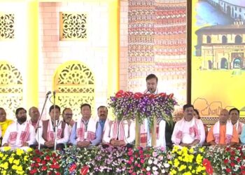 ২য় বাৰৰ বাবে অসমৰ মুখ্যমন্ত্ৰী হিচাপে শপত ল’লে ড০ হিমন্ত বিশ্ব শৰ্মাই