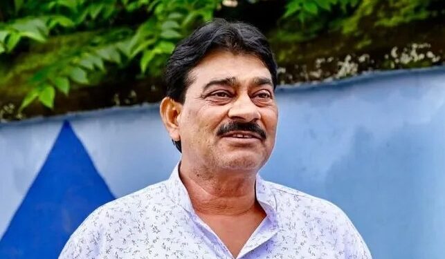 ফিল্মী ষ্টাইলত আটক টিএমচিৰ প্ৰাক্তন বিধায়ক! উত্তৰ প্ৰদেশত ফৰ্চুনাৰ গাড়ীৰে পলায়ন কৰা এইগৰাকী বিধায়কক আটক বংগ আৰক্ষীৰ