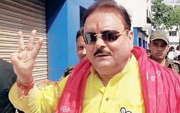 অভিষেক, কল্যাণ বেনাৰ্জীৰ পিছত এইবাৰ মদন মিত্ৰৰ পাল, গাড়ীলৈ লক্ষ্য কৰি আক্রমণ ক্ষুব্ধ লোকৰ…